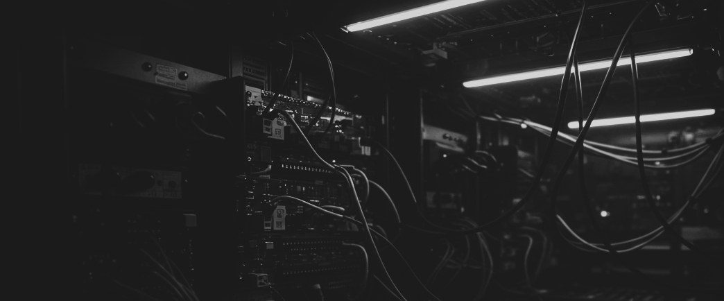 Tło sekcji Hero przedstawiające schemat elektroniczny